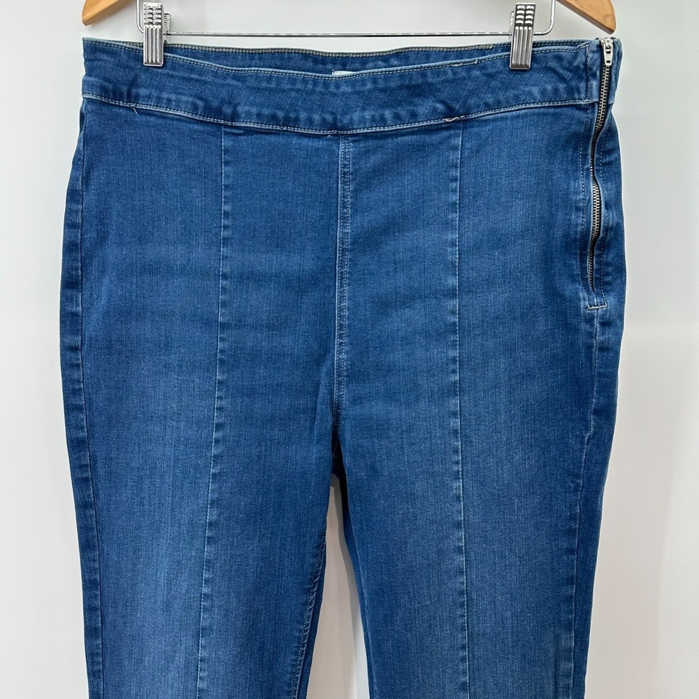 Forever 21 Jeans Womens 14 Dark Blue Denim Pull-On Flare Everyday Comfort Slit